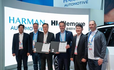 (Photo) Yoon pal-joo, CEO of HL Klemove (third from left), and Christian Sobottka, President of Harman Automotive (fourth from left).